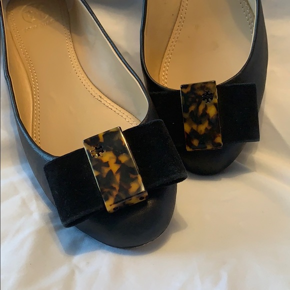 Tory Burch Shoes - ❤️❤️Tory Burch black tortoise shell detail flats